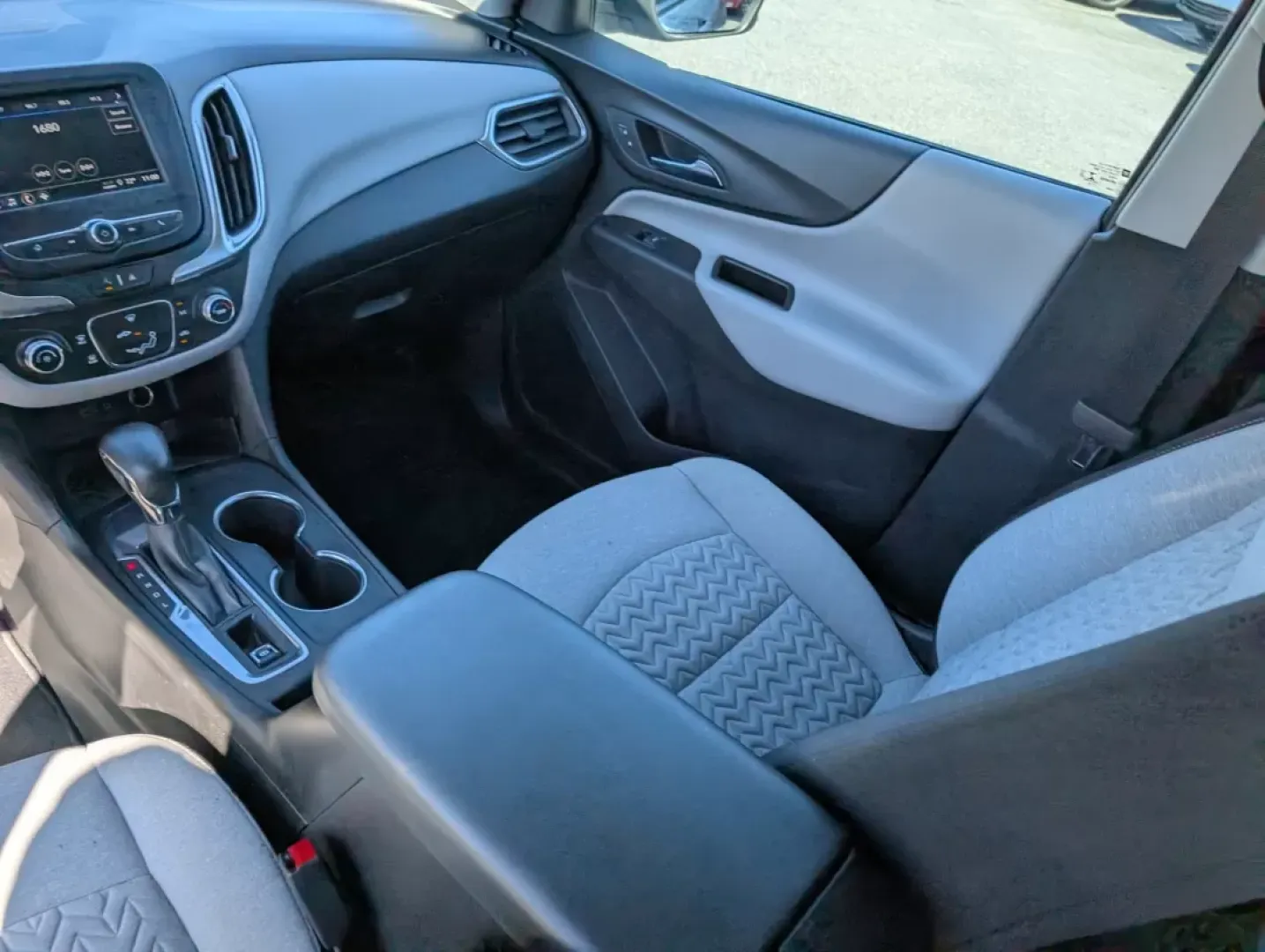 2022 /Medium Ash Gray Chevrolet Equinox LS (2GNAXHEV7N6) with an Other engine, located at 804 22nd Ave, Phenix City, AL, 36870, (334) 297-1860, 32.484749, -85.024475 - **Elevate Your Everyday Adventures with the 2022 Chevrolet Equinox LS at Gils Auto - Phenix City!**<br /> <br /> Are you looking for a versatile SUV that adapts to your dynamic lifestyle? The 2022 Chevrolet Equinox LS is your ideal companion, perfectly suited for growing families, daily commuters, a - Photo#14