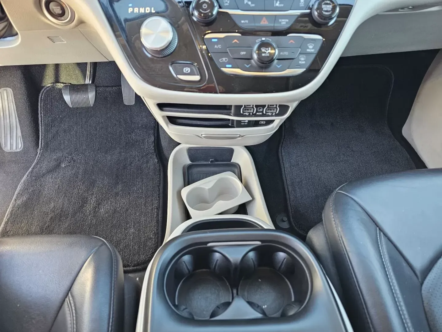 2022 Bright White Clearcoat /Black/Alloy/Black Chrysler Pacifica Touring L (2C4RC1BG2NR) with an Other engine, located at 7000 Northlake Connector, Columbus, GA, 31904, (706) 987-8085, 32.524975, -84.978134 - ### Elevate Your Family Adventures with the 2022 Chrysler Pacifica at Gils Auto - Phenix City!<br /> <br /> Are you ready to transform your family outings and daily commutes into extraordinary journeys? The 2022 Chrysler Pacifica is here to elevate your adventures, making it the perfect vehicle for - Photo#11