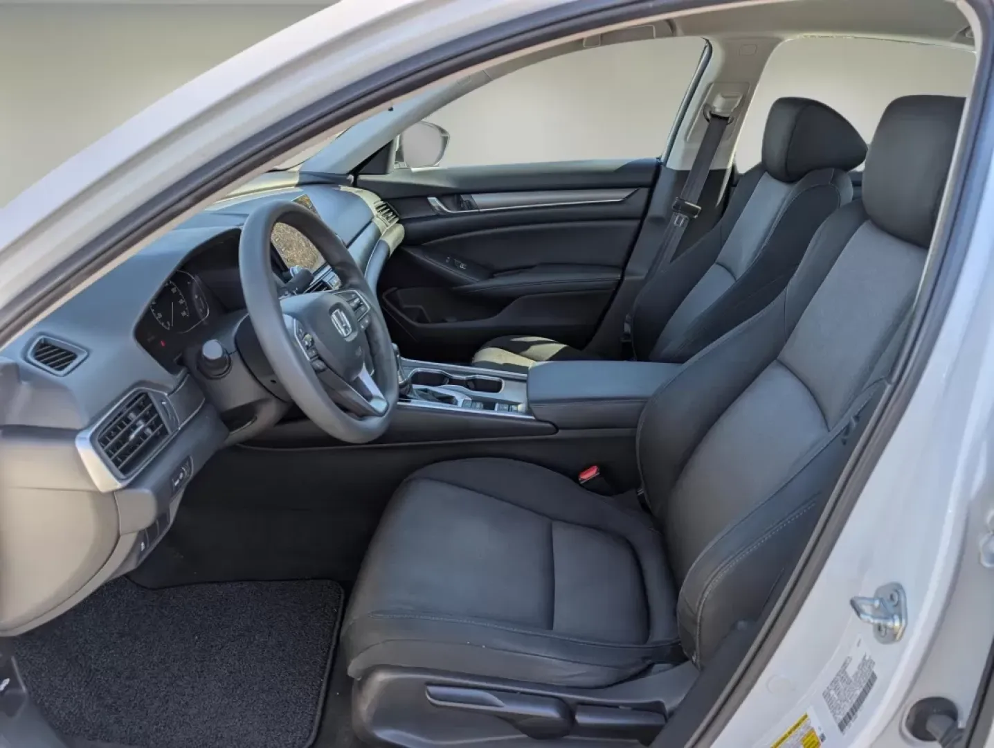 2022 Honda Accord Sedan LX (1HGCV1F12NA) with an Other engine, located at 1430 Gateway Drive, Opelika, AL, 36801, (334) 239-0944, 32.637871, -85.409790 - 2022 Honda Accord Sedan LX - Photo#9