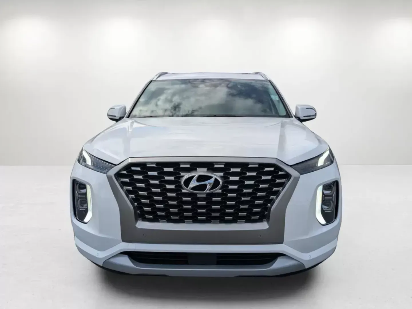 2022 /Navy/Beige Hyundai Palisade Limited (KM8R54HE9NU) with an Other engine, located at 7000 Northlake Connector, Columbus, GA, 31904, (706) 987-8085, 32.524975, -84.978134 - **Experience Family Adventures in Style with the 2022 Hyundai Palisade Limited at Gils Auto - Columbus #2!**<br /> <br /> Are you searching for the perfect family SUV that not only accommodates your lifestyle but also looks stunning doing it? Look no further than this 2022 Hyundai Palisade Limited, - Photo#1