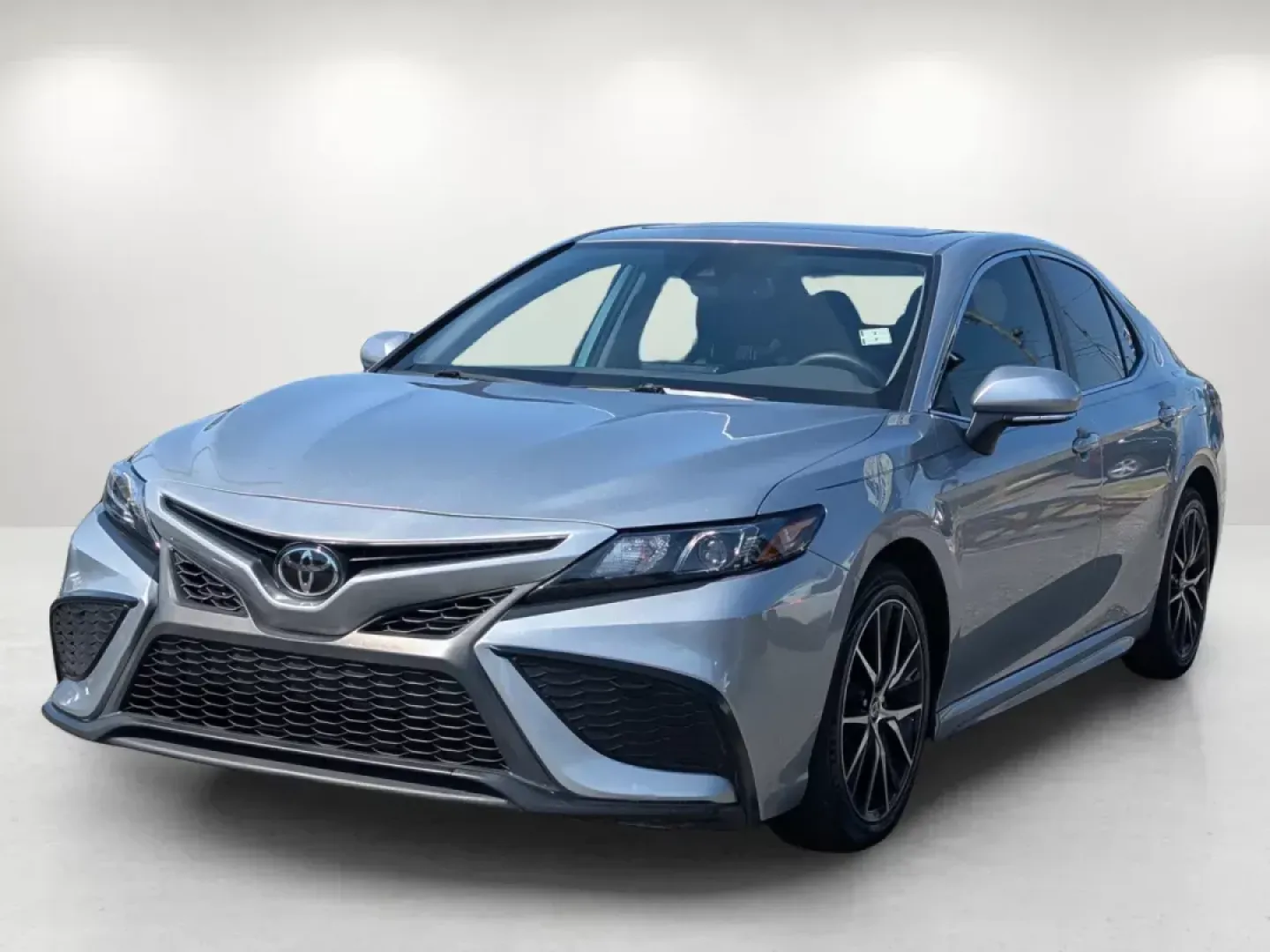2022 Toyota Camry SE (4T1T11AK3NU) with an Regular Unleaded I-4 2.5 L/152 engine, 8-Speed Automatic w/OD transmission, located at 7000 Northlake Connector, Columbus, GA, 31904, (706) 987-8085, 32.524975, -84.978134 - 2022 Toyota Camry SE - Photo#0