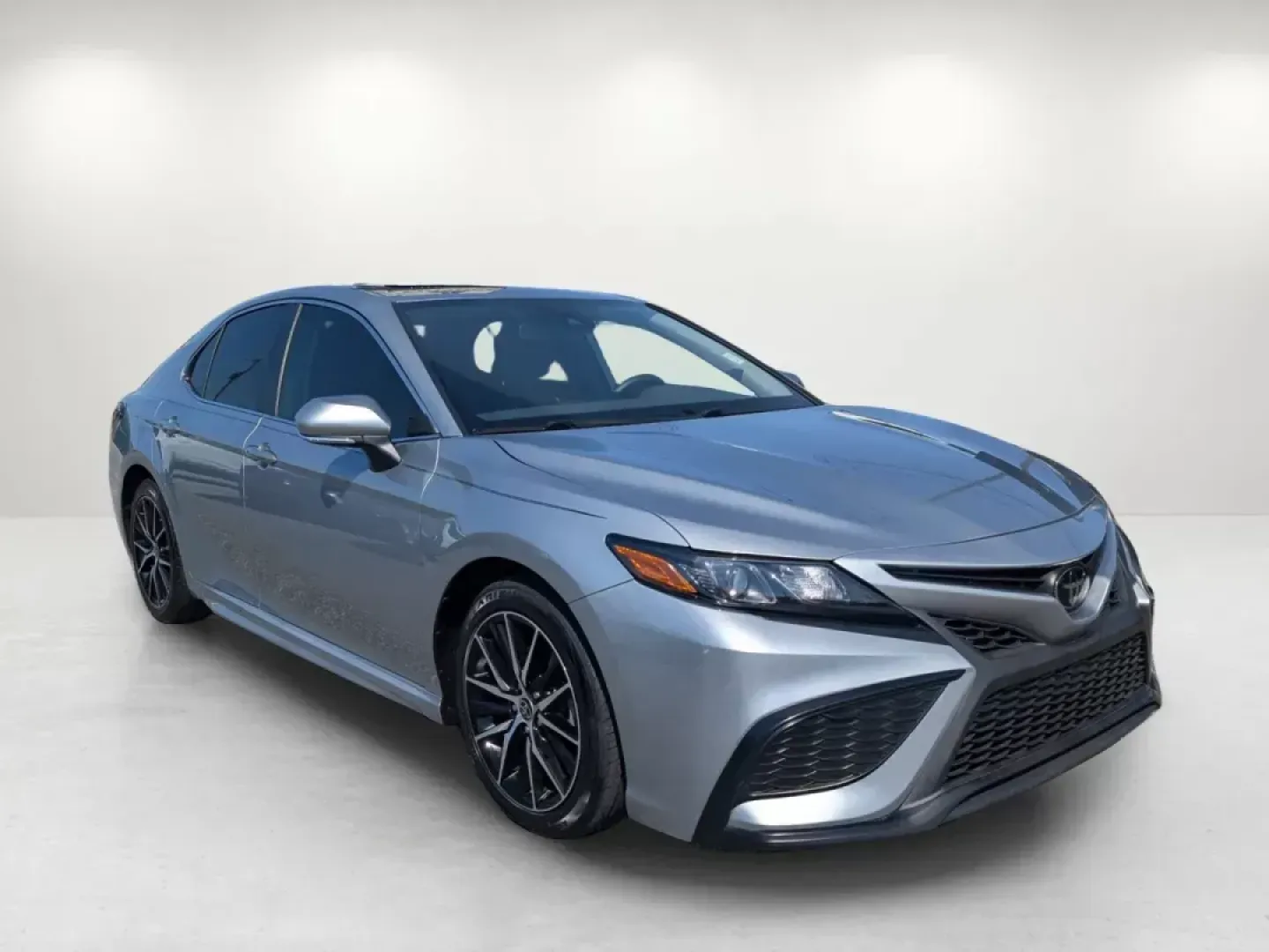 2022 Toyota Camry SE (4T1T11AK3NU) with an Regular Unleaded I-4 2.5 L/152 engine, 8-Speed Automatic w/OD transmission, located at 7000 Northlake Connector, Columbus, GA, 31904, (706) 987-8085, 32.524975, -84.978134 - 2022 Toyota Camry SE - Photo#2