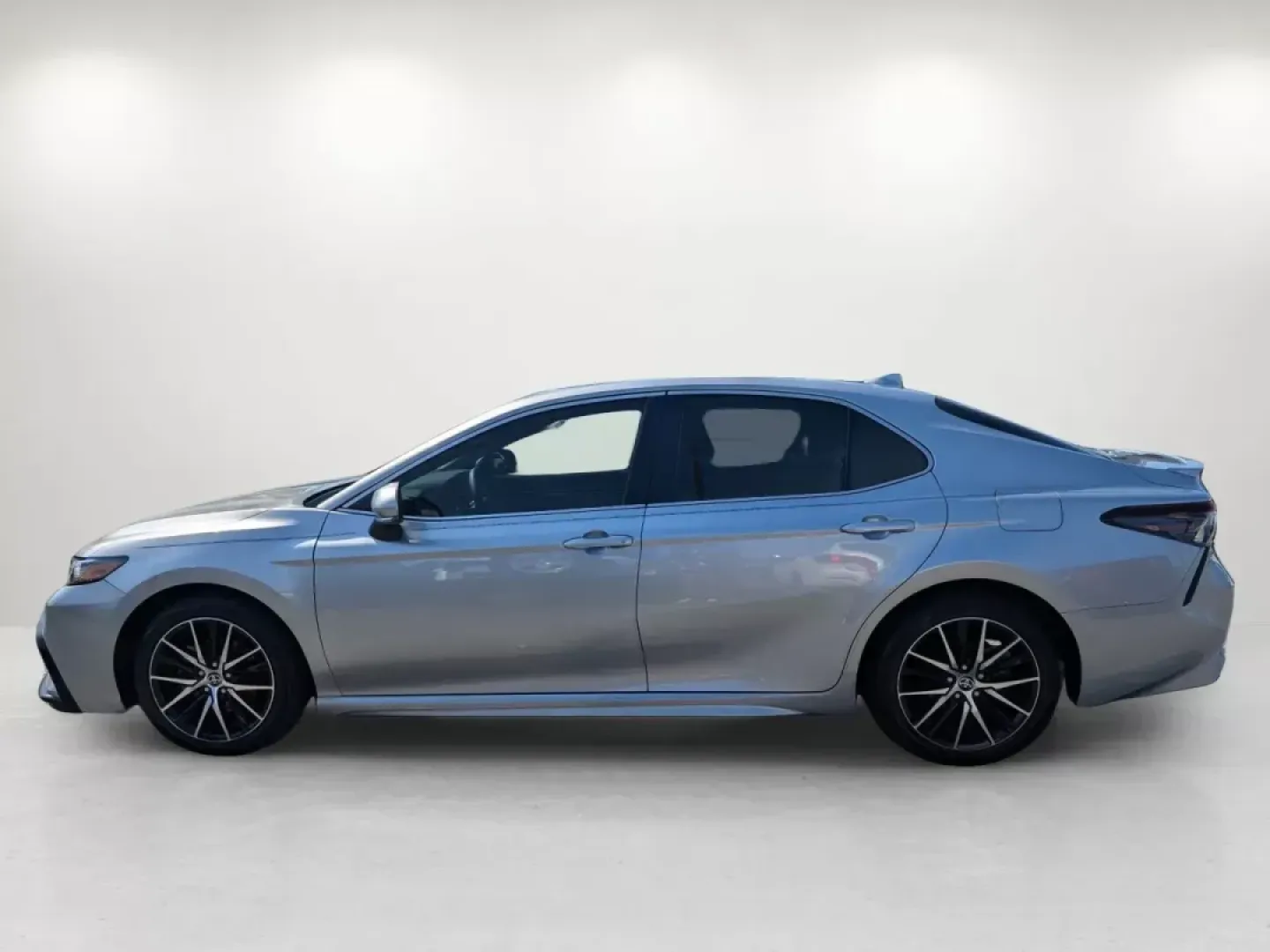 2022 Toyota Camry SE (4T1T11AK3NU) with an Regular Unleaded I-4 2.5 L/152 engine, 8-Speed Automatic w/OD transmission, located at 7000 Northlake Connector, Columbus, GA, 31904, (706) 987-8085, 32.524975, -84.978134 - 2022 Toyota Camry SE - Photo#7