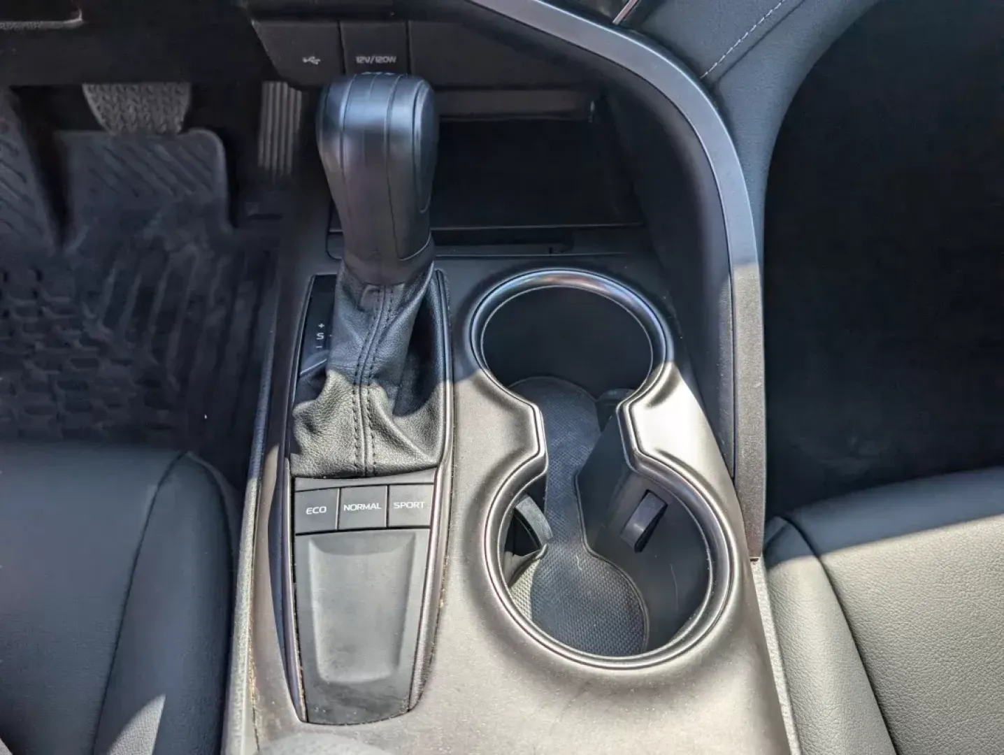 2022 Toyota Camry SE (4T1T11AK3NU) with an Regular Unleaded I-4 2.5 L/152 engine, 8-Speed Automatic w/OD transmission, located at 7000 Northlake Connector, Columbus, GA, 31904, (706) 987-8085, 32.524975, -84.978134 - 2022 Toyota Camry SE - Photo#12