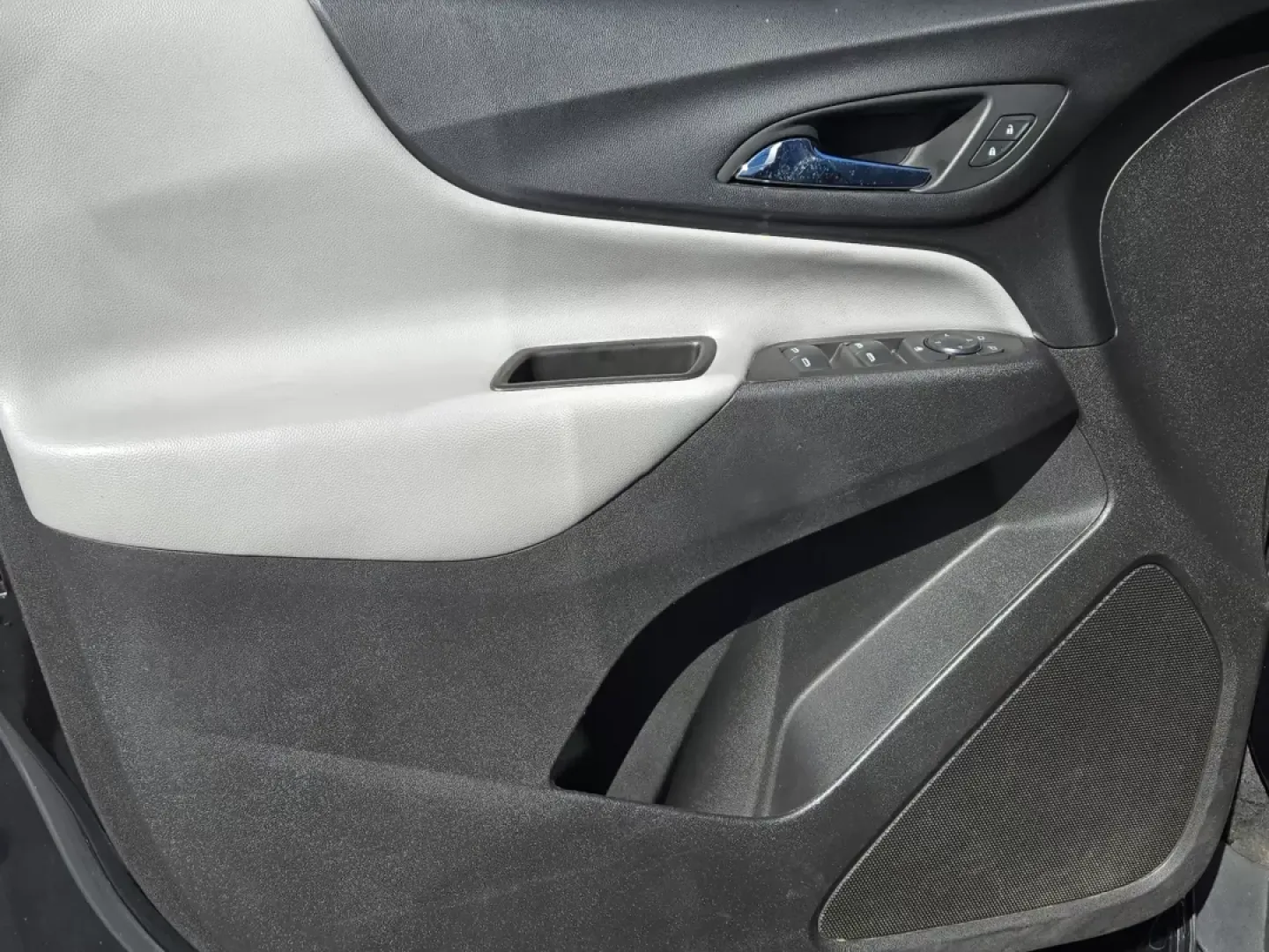 2024 /Medium Ash Gray Chevrolet Equinox LS (3GNAXHEG5RL) with an Other engine, located at 3959 U.S. 80 W, Phenix City, AL, 36870, (334) 297-4885, 32.469296, -85.135185 - Are you ready to elevate your daily commute or embark on weekend adventures? The 2024 Chevrolet Equinox LS, available at Gils Auto in Phenix City, AL, is the perfect blend of style, comfort, and functionality. Whether you're a growing family seeking a spacious SUV or a budget-conscious buyer looking - Photo#6