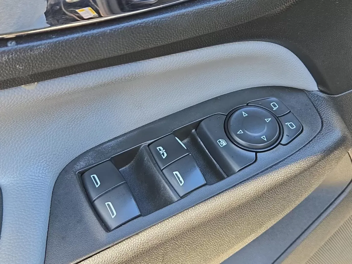 2024 /Medium Ash Gray Chevrolet Equinox LS (3GNAXHEG5RL) with an Other engine, located at 3959 U.S. 80 W, Phenix City, AL, 36870, (334) 297-4885, 32.469296, -85.135185 - Are you ready to elevate your daily commute or embark on weekend adventures? The 2024 Chevrolet Equinox LS, available at Gils Auto in Phenix City, AL, is the perfect blend of style, comfort, and functionality. Whether you're a growing family seeking a spacious SUV or a budget-conscious buyer looking - Photo#7