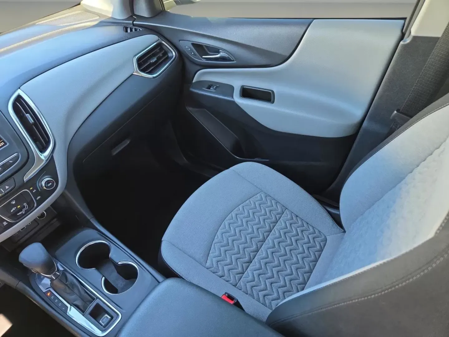 2024 /Medium Ash Gray Chevrolet Equinox LS (3GNAXHEG5RL) with an Other engine, located at 3959 U.S. 80 W, Phenix City, AL, 36870, (334) 297-4885, 32.469296, -85.135185 - Are you ready to elevate your daily commute or embark on weekend adventures? The 2024 Chevrolet Equinox LS, available at Gils Auto in Phenix City, AL, is the perfect blend of style, comfort, and functionality. Whether you're a growing family seeking a spacious SUV or a budget-conscious buyer looking - Photo#11